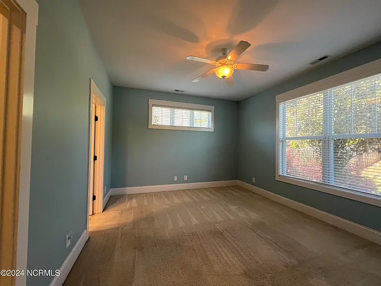 1211 Daisy Ct — Photo 11