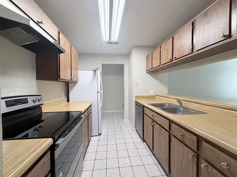 1318 Sand Stone Dr — Photo 5