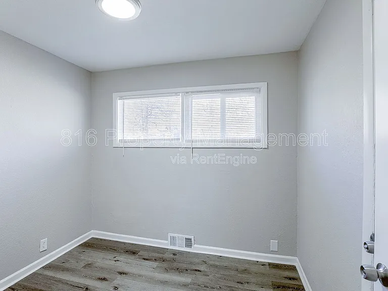 11201 Crystal Ave — Photo 13