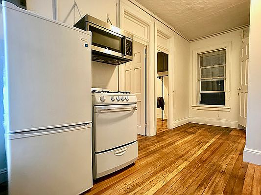 2nd image of 130 Mulberry St APT 9