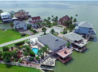 111 Lanai St, Tiki Island, TX 77554