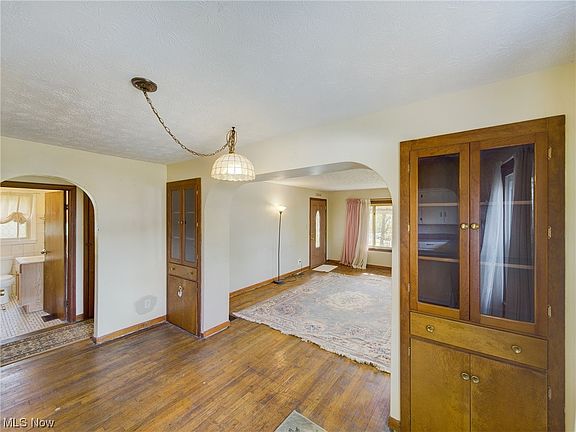 4th image of 131 W 50th St