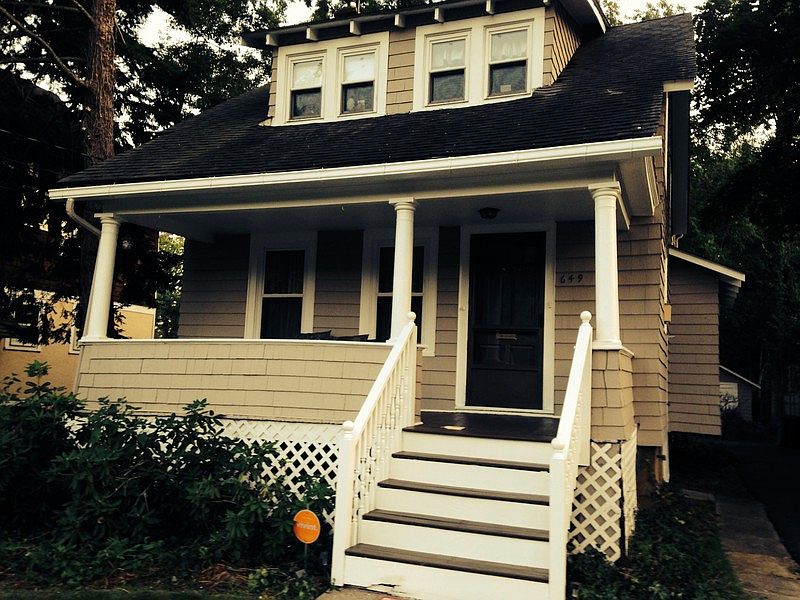 Front of House
						:
						Freshly painted