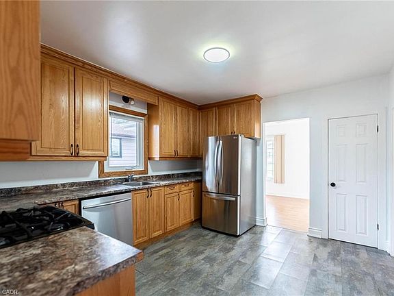 4th image of 185 Cedardale Ave