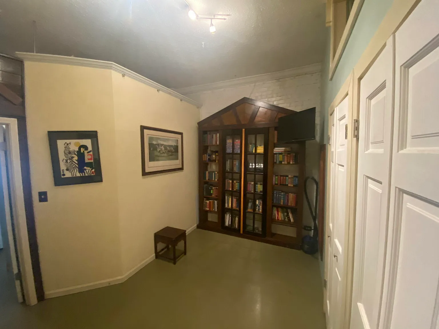 Studio, 885 sqft, $1,500 — Photo 2