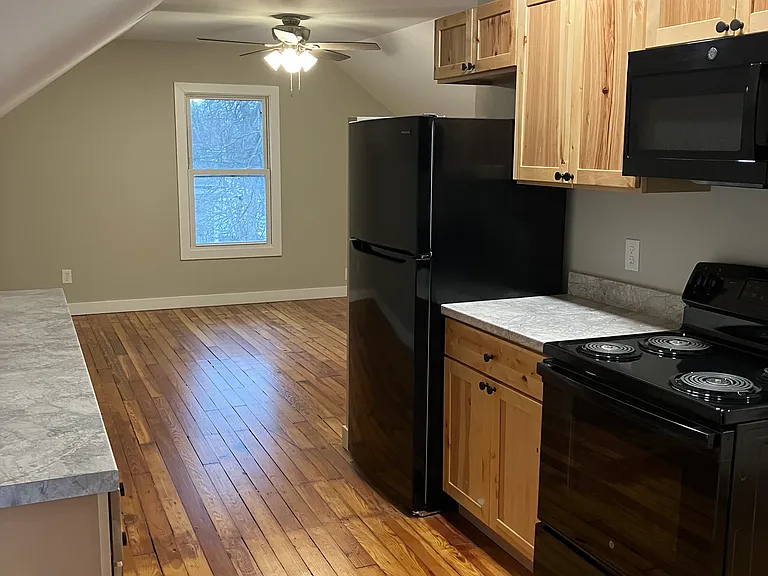 201 Center St #2 — Photo 4
