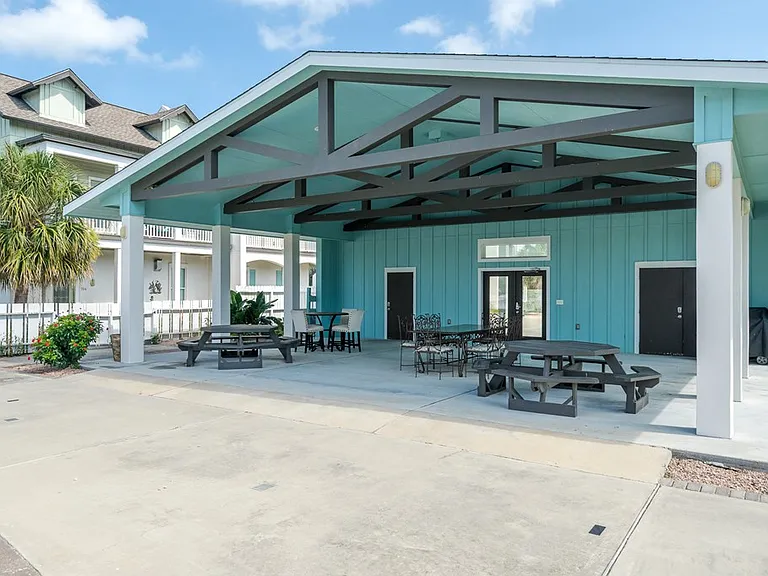 124 Lavaca Cir — Photo 34