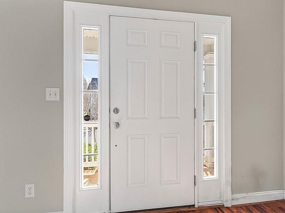 5th image of 102 Wyndhurst Dr