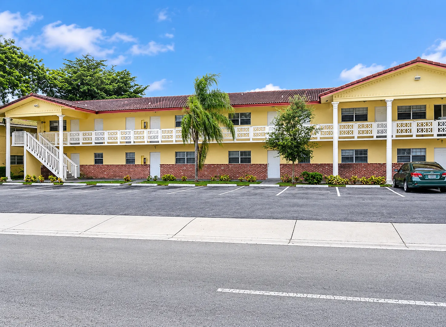 3800 Riverside Dr — Photo 1