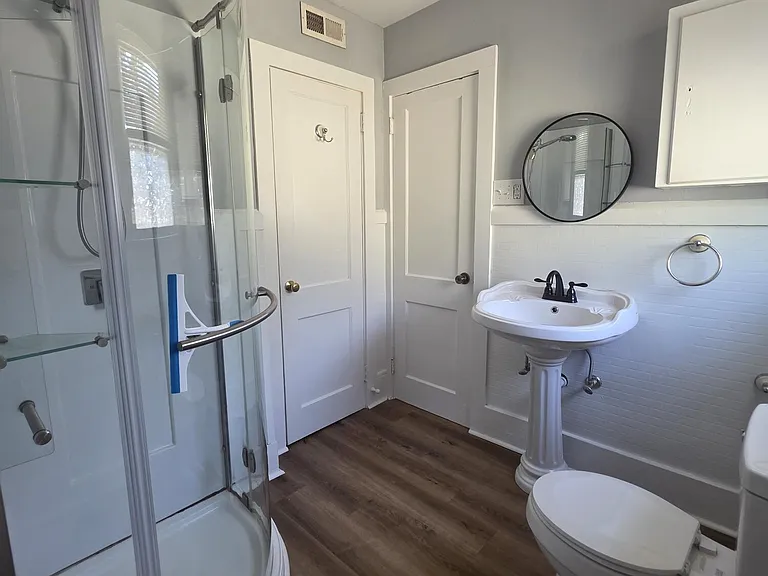 440 N May St #C — Photo 5