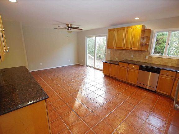5th image of 16 Strawberry Ln