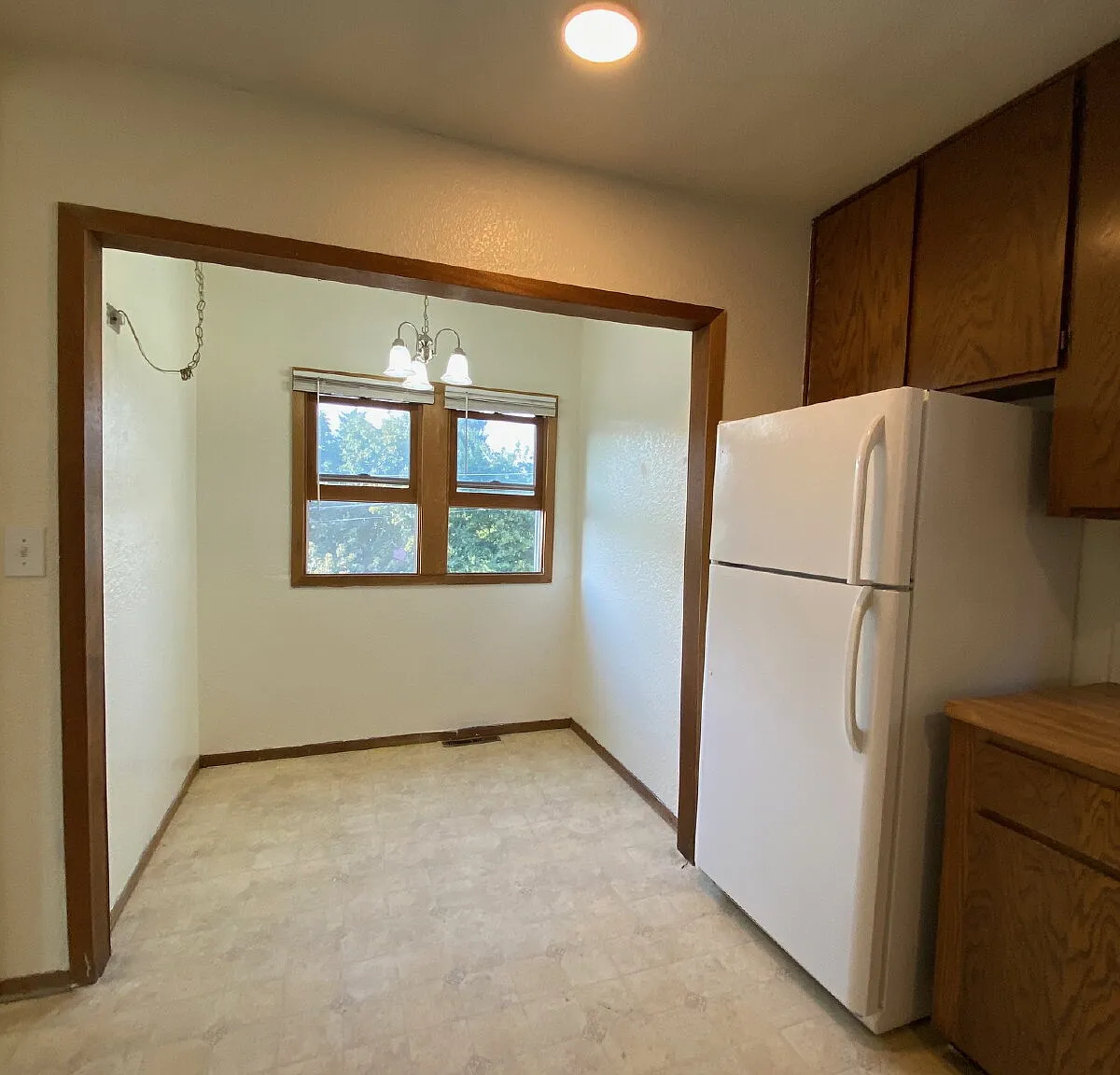 5 bed, 2.5 bath, 2090 sqft, $3,100 — Photo 4
