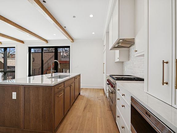 4th image of 3511 N Bosworth Ave #1R