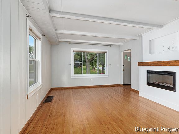 3rd image of 735 Maridell Ave NW