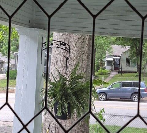 2nd image of 541 S Huttig Ave