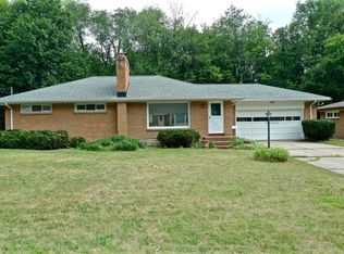 1116 Maplegrove Dr NW, Grand Rapids, MI 49504