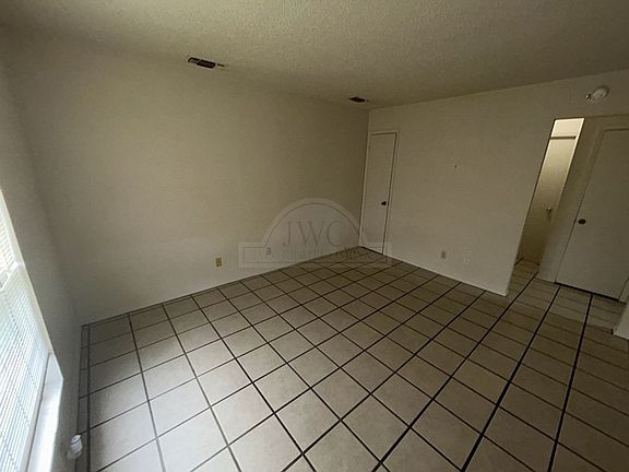 4th image of 2107 Robert E Lee Dr #Lee