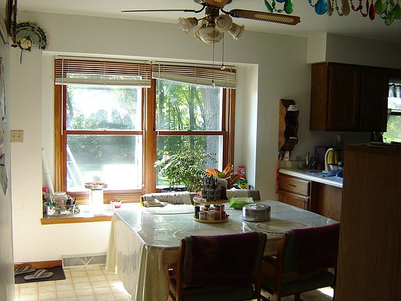 Dining Area
						:
						Overlooking the backyard. Kitchen to the right is LARGE. total area 24ft x 10ft.