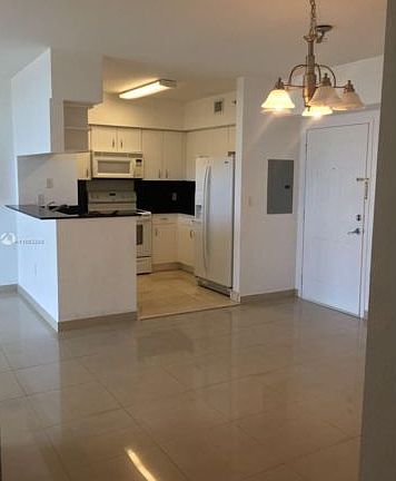 3rd image of 1625 Kennedy Cswy APT 509C