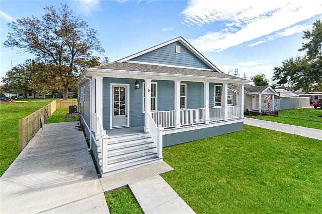 1st image of 9 E Chalmette Cir