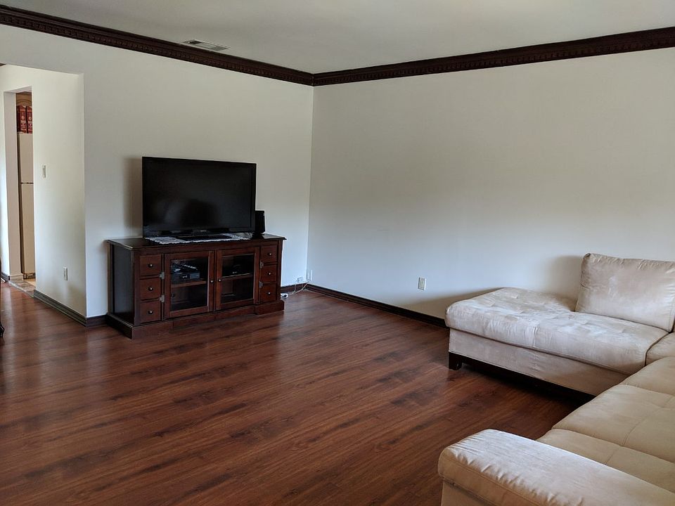 2nd image of 6 Whitehall Ct