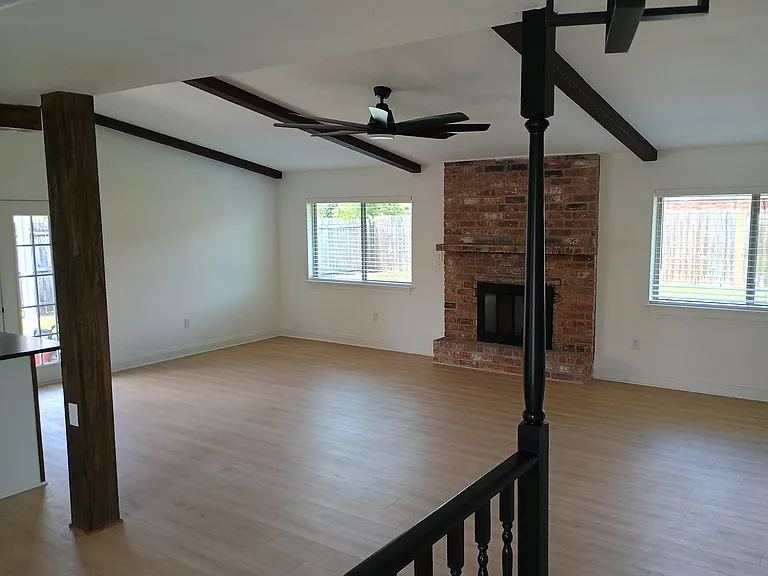 214 Scott Dr — Photo 5