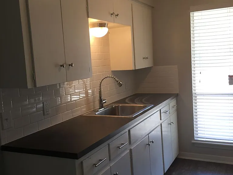 Sunshine Terrace Apts. — Photo 4