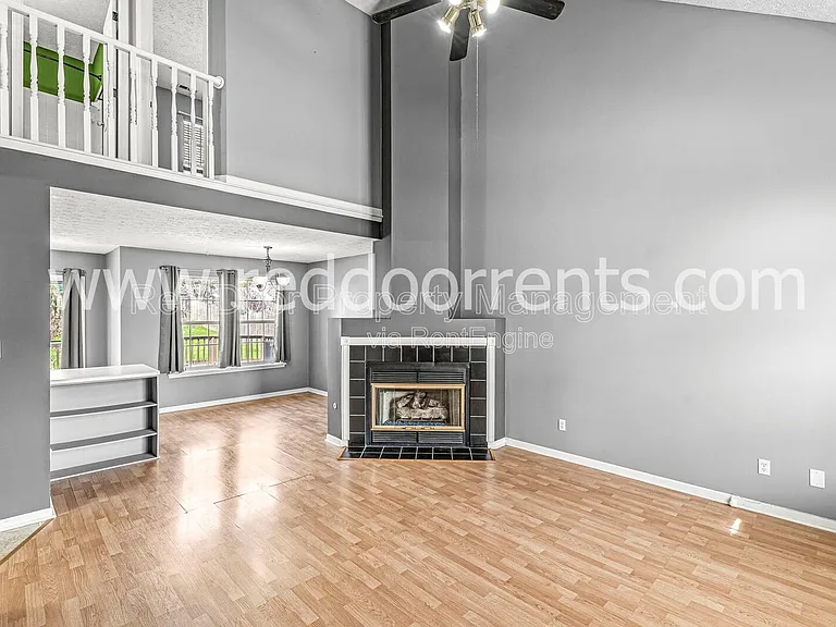 1522 Lake Point Ln N — Photo 2