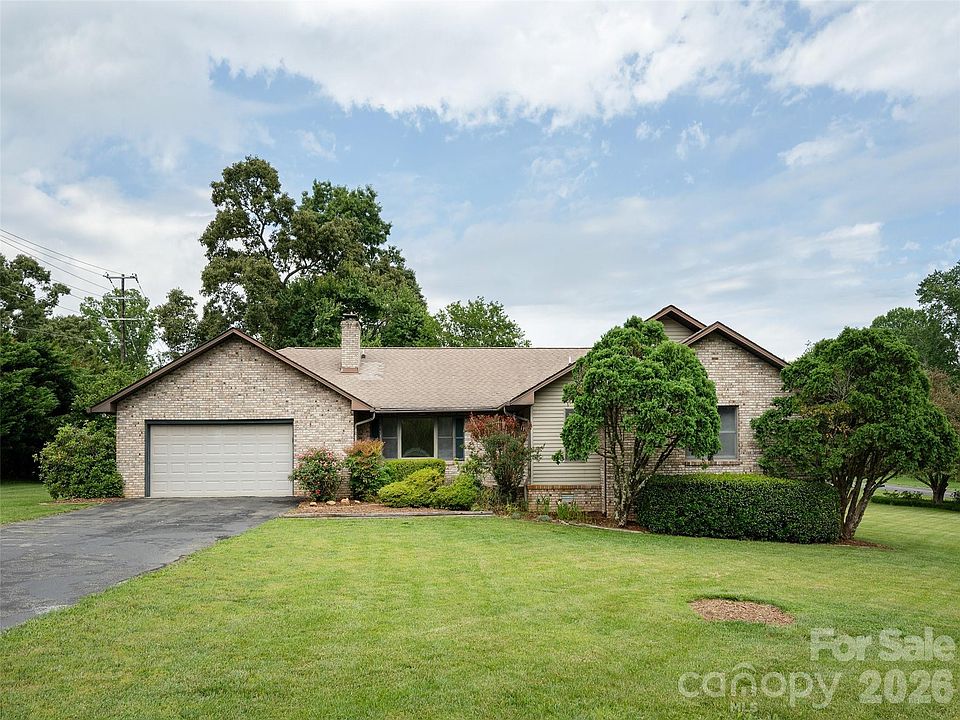 1st image of 2 Bannerwood Dr