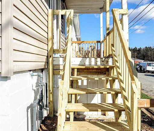 5th image of 915 Arlington Ave