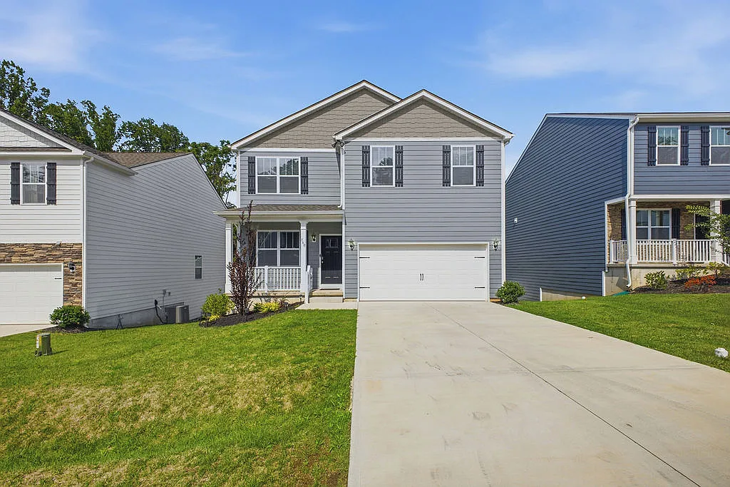 560 Country Oak Dr — Photo 2