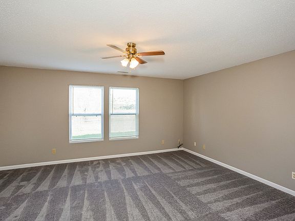 5th image of 1308 Ellington Dr
