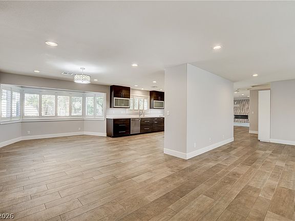5th image of 4207 Ridgecrest Dr