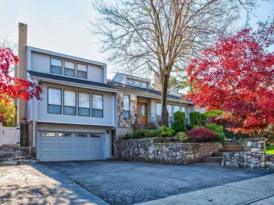 11 Cresthollow Lane, Albertson, NY, 11507