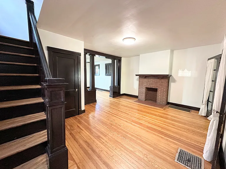7104 Schoyer Ave — Photo 2