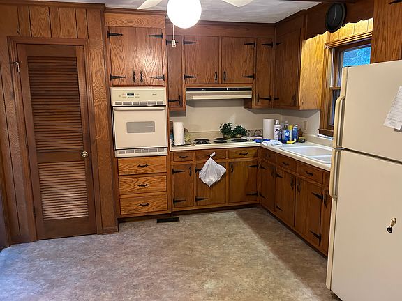 3rd image of 1206 Greenhill St