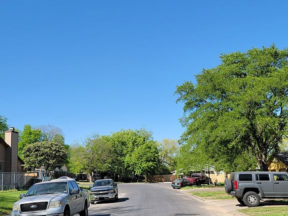 4th image of 2219 Donahue Ln #B