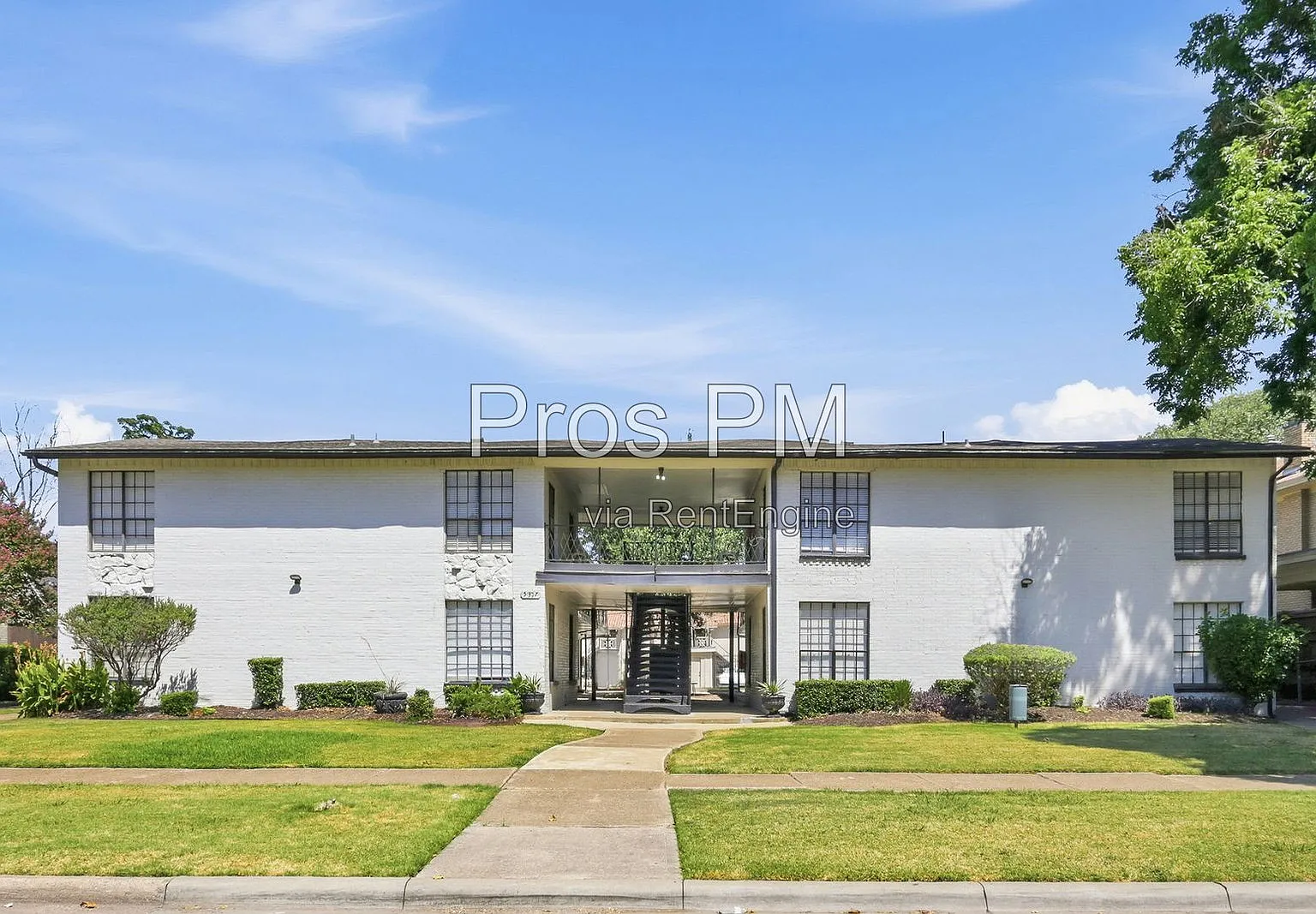 2 bed, 1.0 bath, 900 sqft, $1,199 — Photo 1