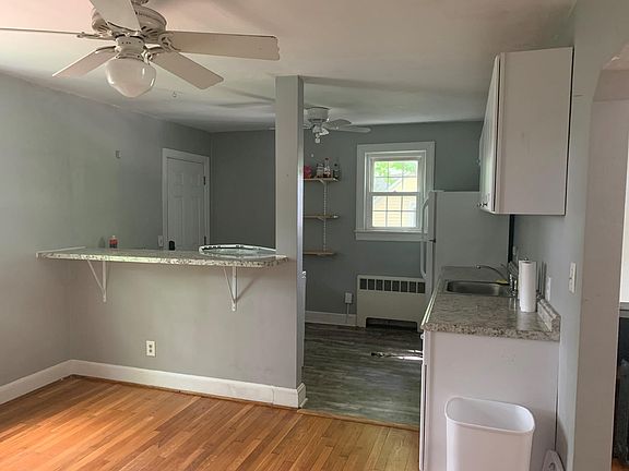 3rd image of 1315 Longwood Dr