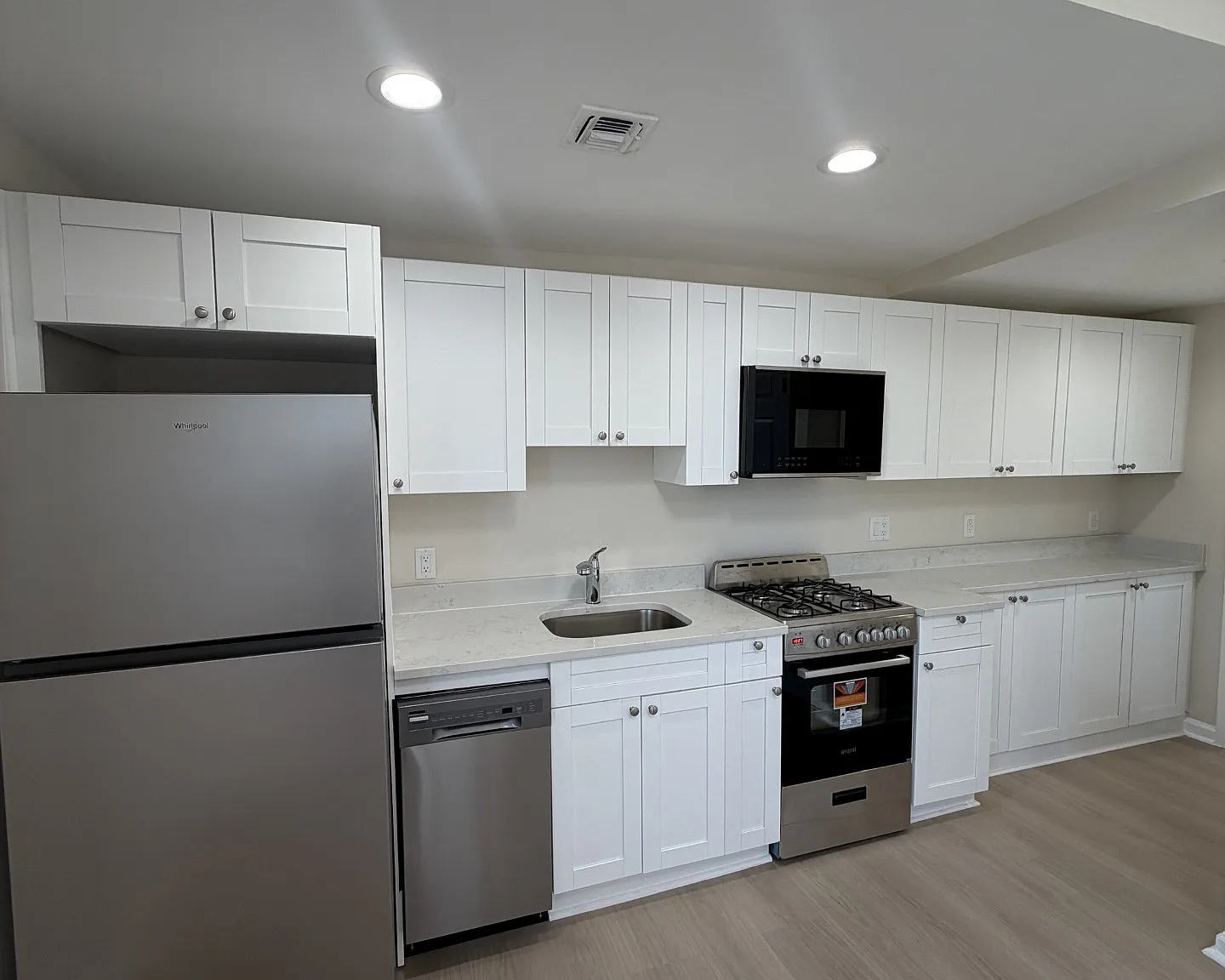 1 bed, 1.5 bath, 900 sqft, $2,150 — Photo 1