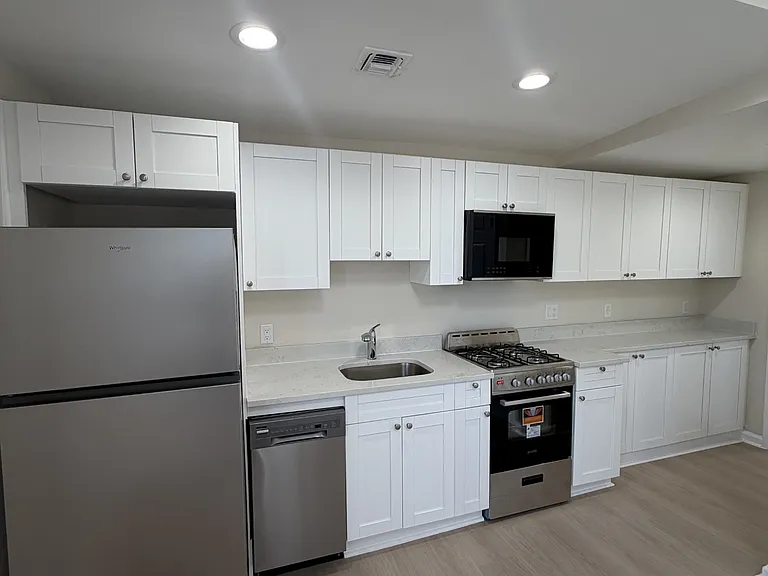 9 Hobart Pl #6 — Photo 1