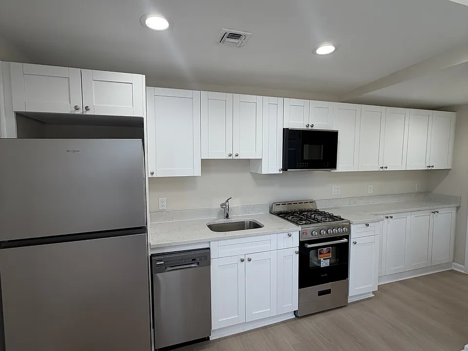 9 Hobart Pl #6