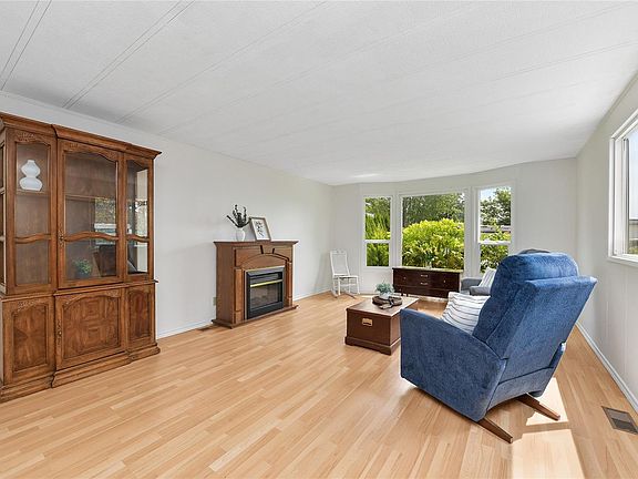 2nd image of 2020 Gateside Pl