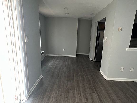 3rd image of 620-640 W Brookdale St #620-7