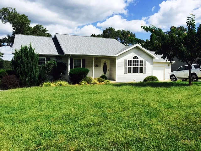 139 Sawmill Ln — Photo 2