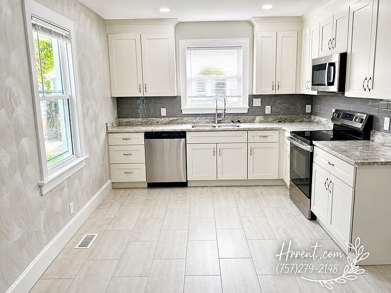 2914 Peronne Ave — Photo 4