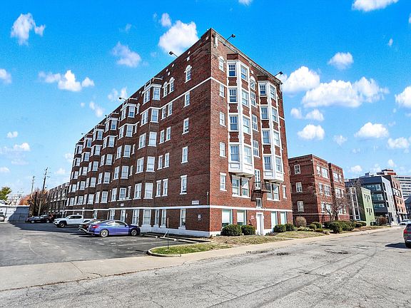 3rd image of 230 E 9th St APT 405