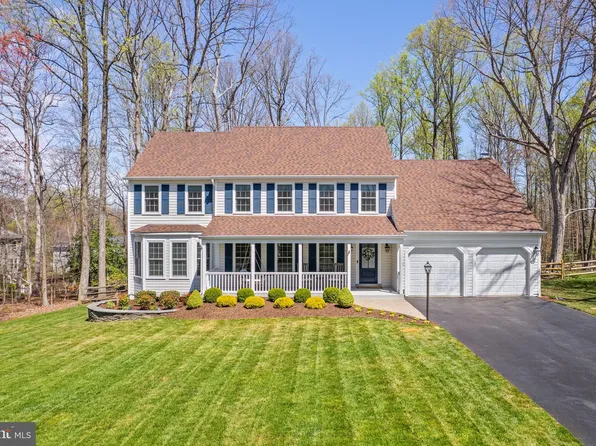 3270 Grady Ln, Woodbridge, VA 22192