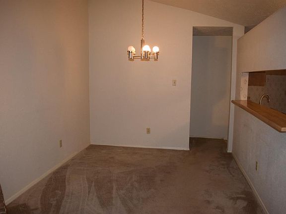 4th image of 15902 Amapola Dr