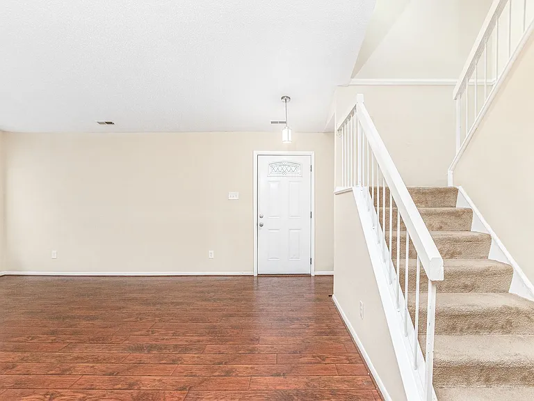 3864 Meadowbrook Ct — Photo 12